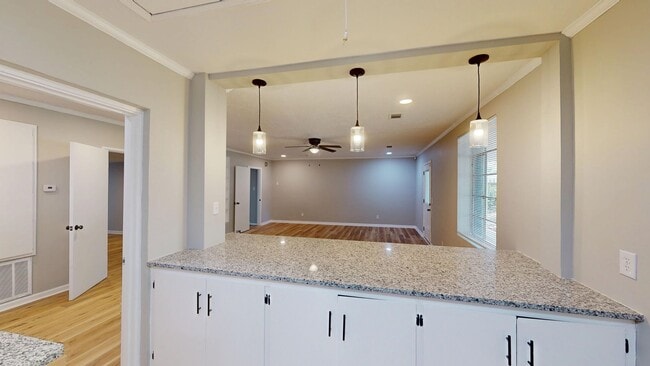 Building Photo - Walk to Downtown Prattville!!! 4/2 Completely Updated!