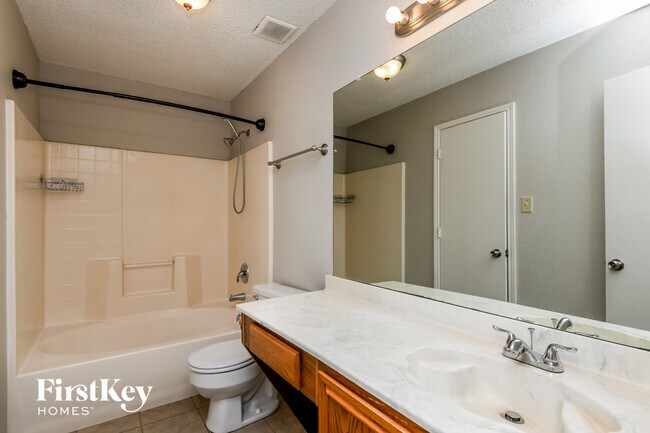 Building Photo - 10913 Ives St