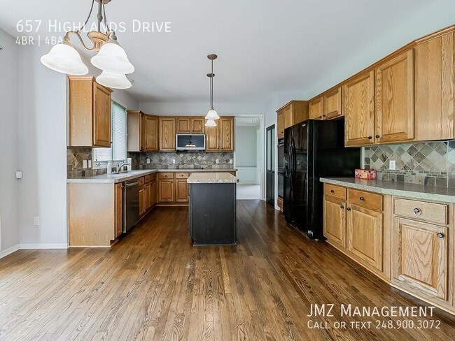 Building Photo - 657 Highlands Dr