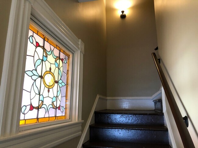 Building Photo - 411 S 8th St