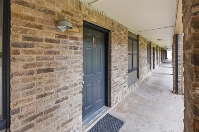 Building Photo - 1214 Baylor Ave