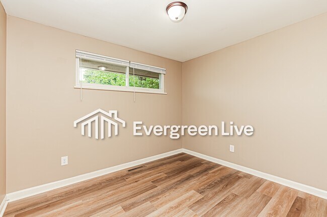 Building Photo - 6509 Harhmanville Rd