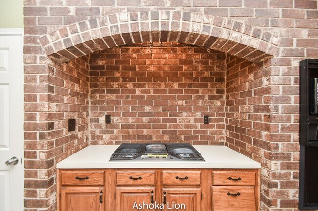 Building Photo - Gorgeously designed home with 4 bedrooms and 2.5 baths. A must see!