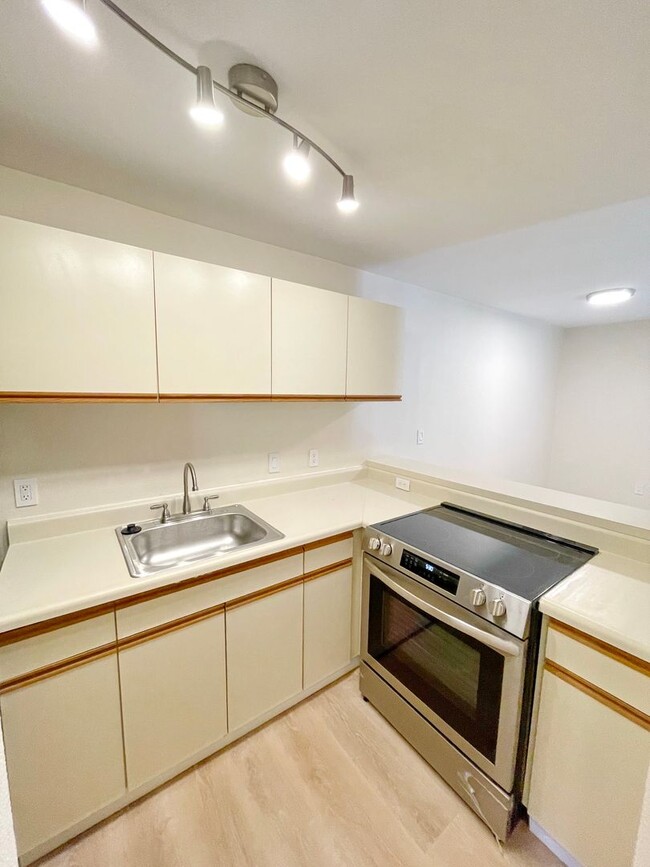 Building Photo - Keonekai Village Unfurnished Unit Availabl...