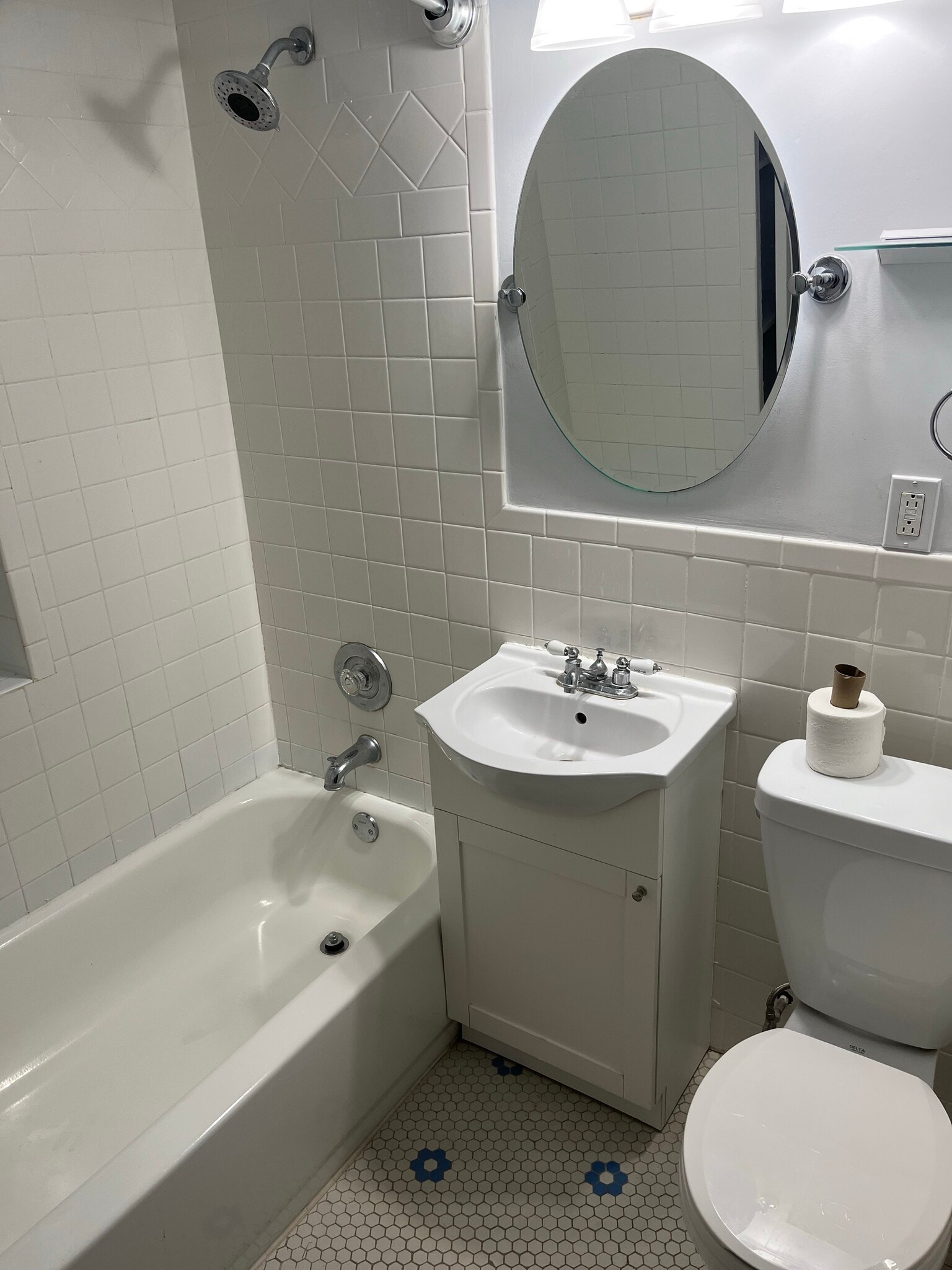 Building Photo - 1924 W Wilson Ave