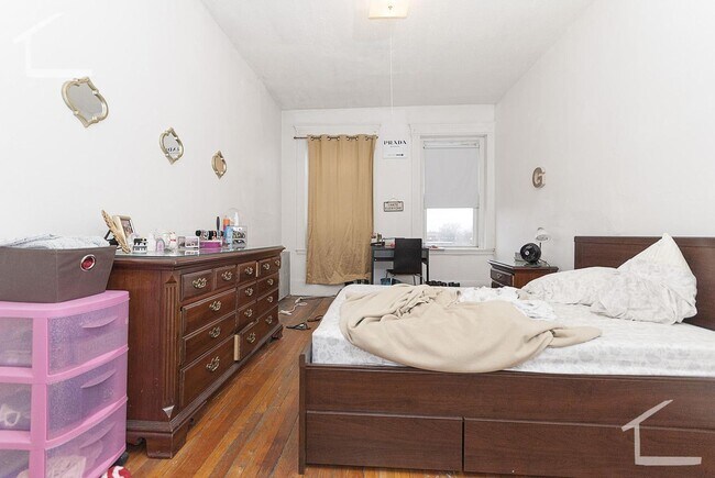 Building Photo - Allston 2 BR Apartment - 9/1/26