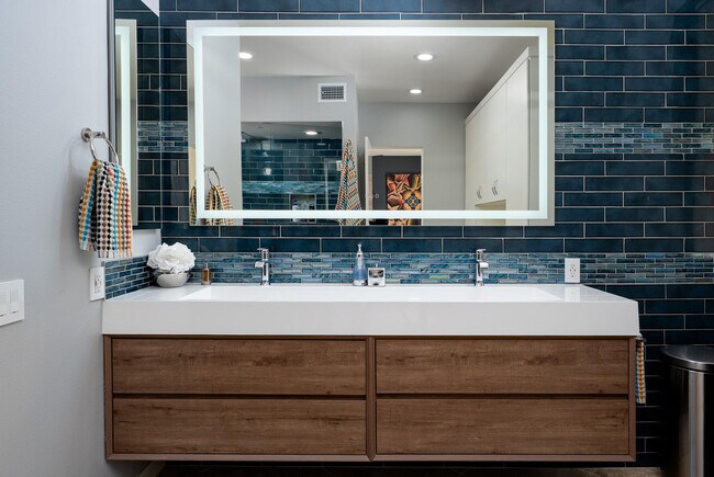 Building Photo - 449 Desert Lakes Dr