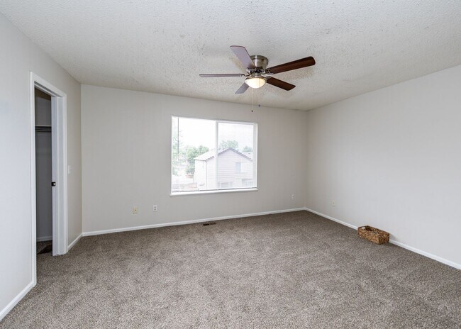 Building Photo - Newly Updated 4 Bed Home Centrally Located