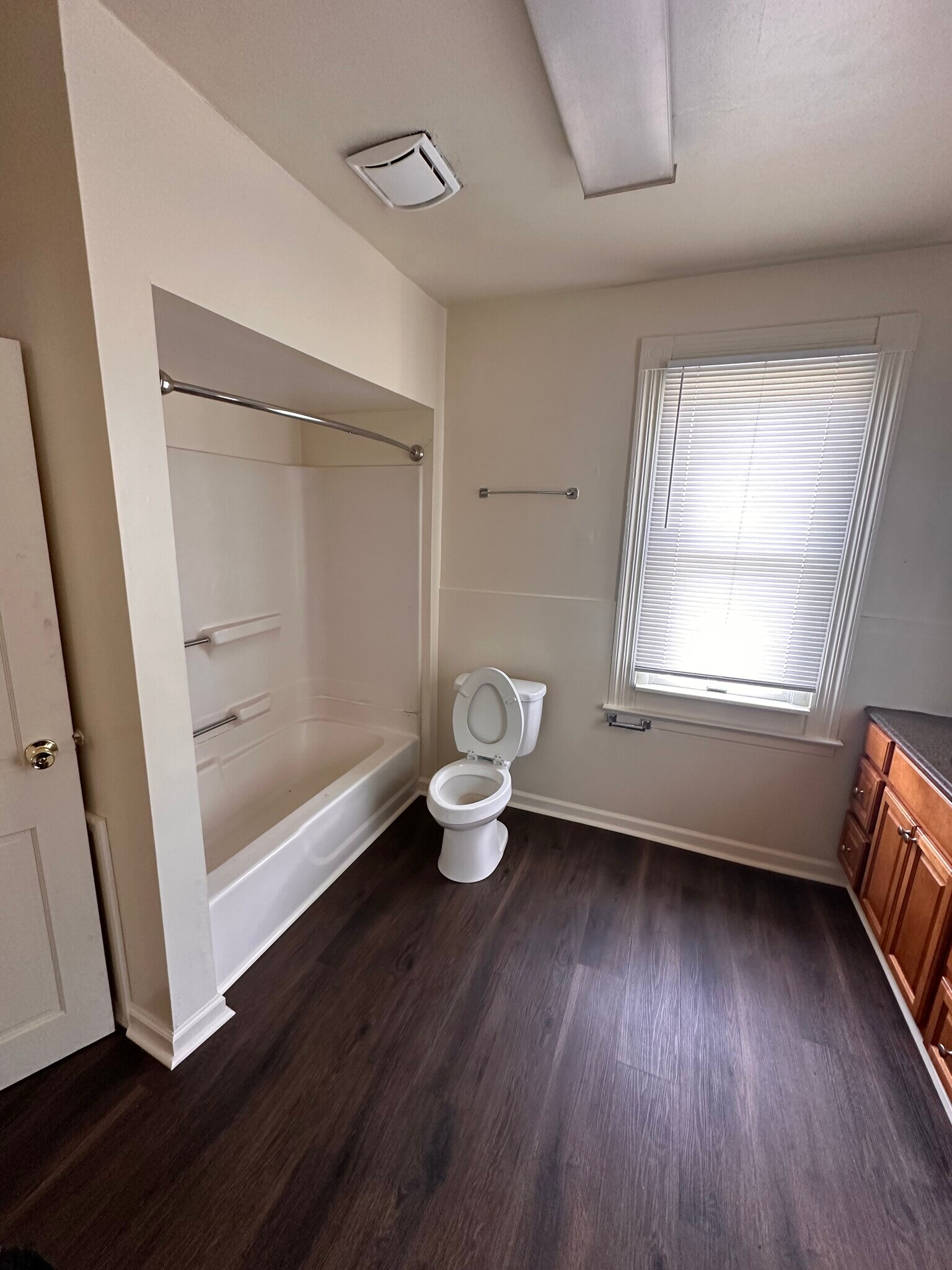 Building Photo - 611 Park St