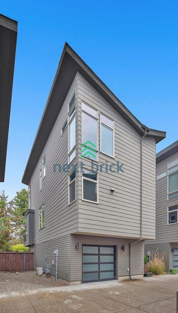 Building Photo - 3BR / 3BA Single-Family Home in Desirable Seattle Neighborhood