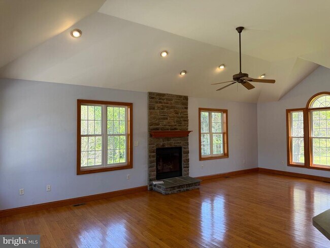 Building Photo - 39 N Friendship Ct