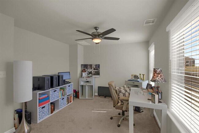 Building Photo - 305 Satsuma Dr