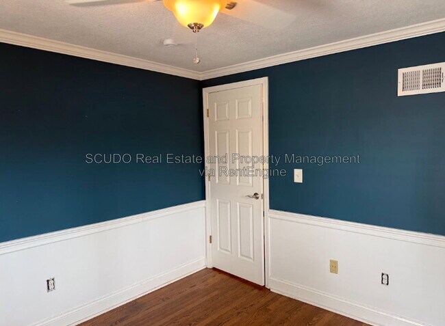 Building Photo - 418 E 63rd Terrace