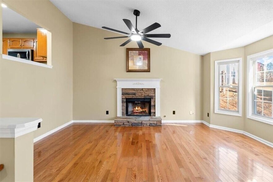 Building Photo - 585 Bethany Woods Dr