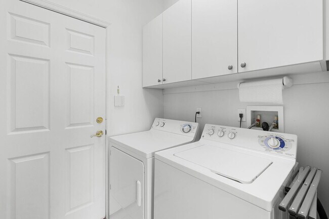 Building Photo - 364 Sunview Way