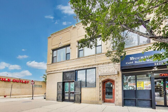Building Photo - 2422 W Fullerton Ave