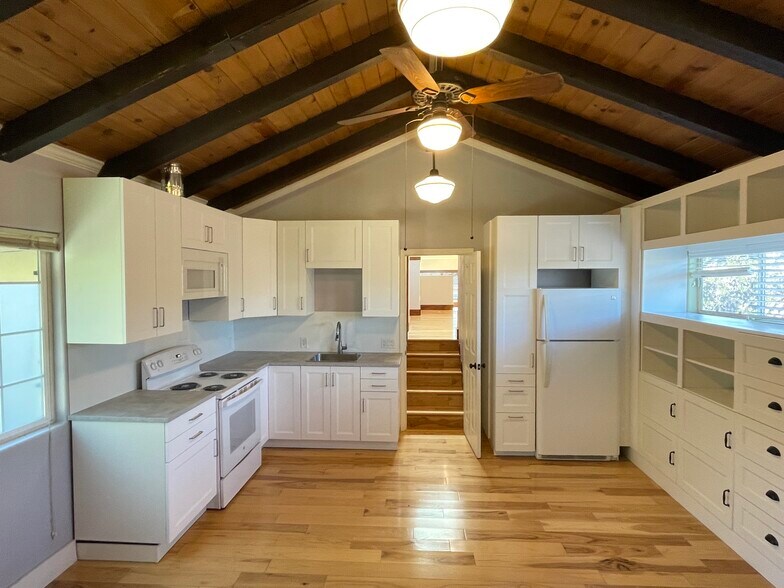 Building Photo - 102 Ash Way