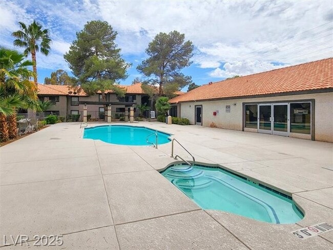 Building Photo - 2606 S Durango Dr