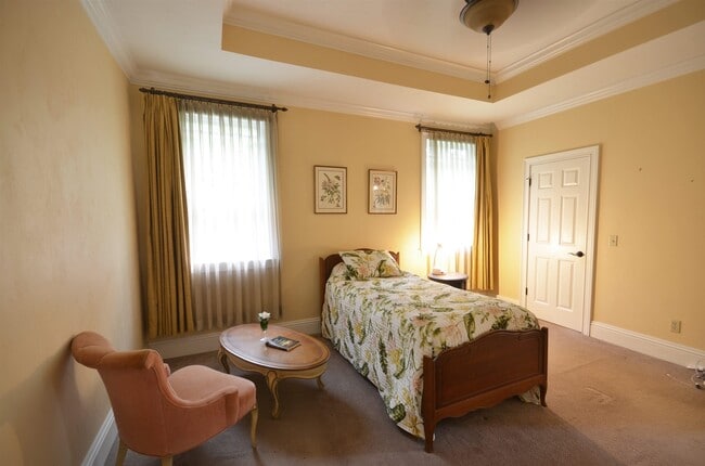 Building Photo - 2204 Altoona Dr