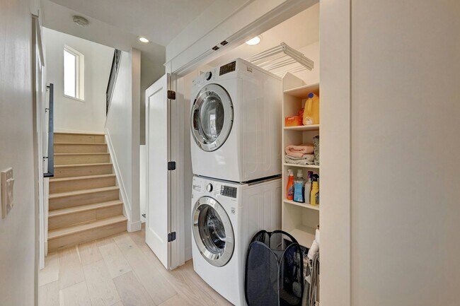 Building Photo - 3530 W Conejos Pl