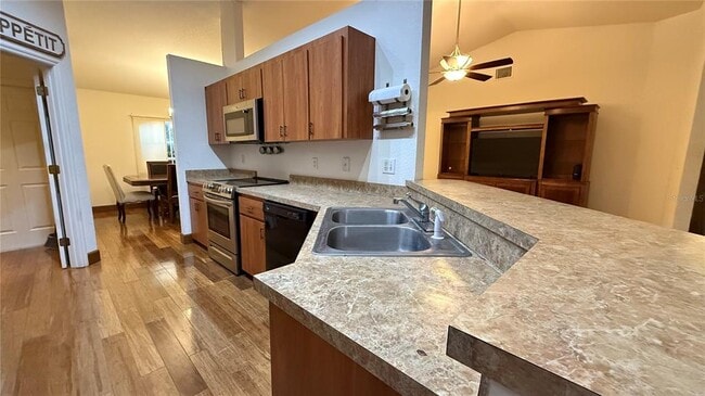 Building Photo - 175 Cloverdale Rd