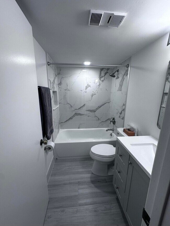 Building Photo - 353 S US Hwy 1