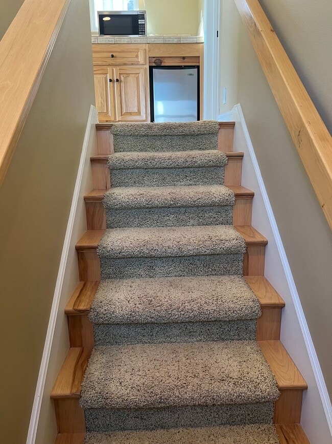 Building Photo - Custom home 1 block to ocean