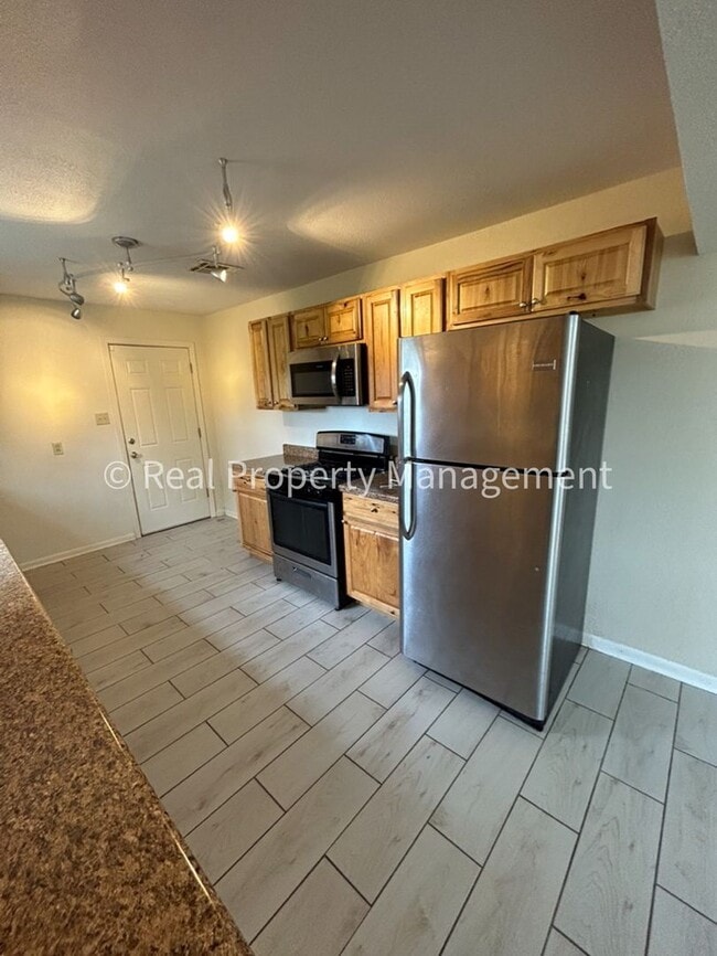 Building Photo - 7406 Cypress Ave