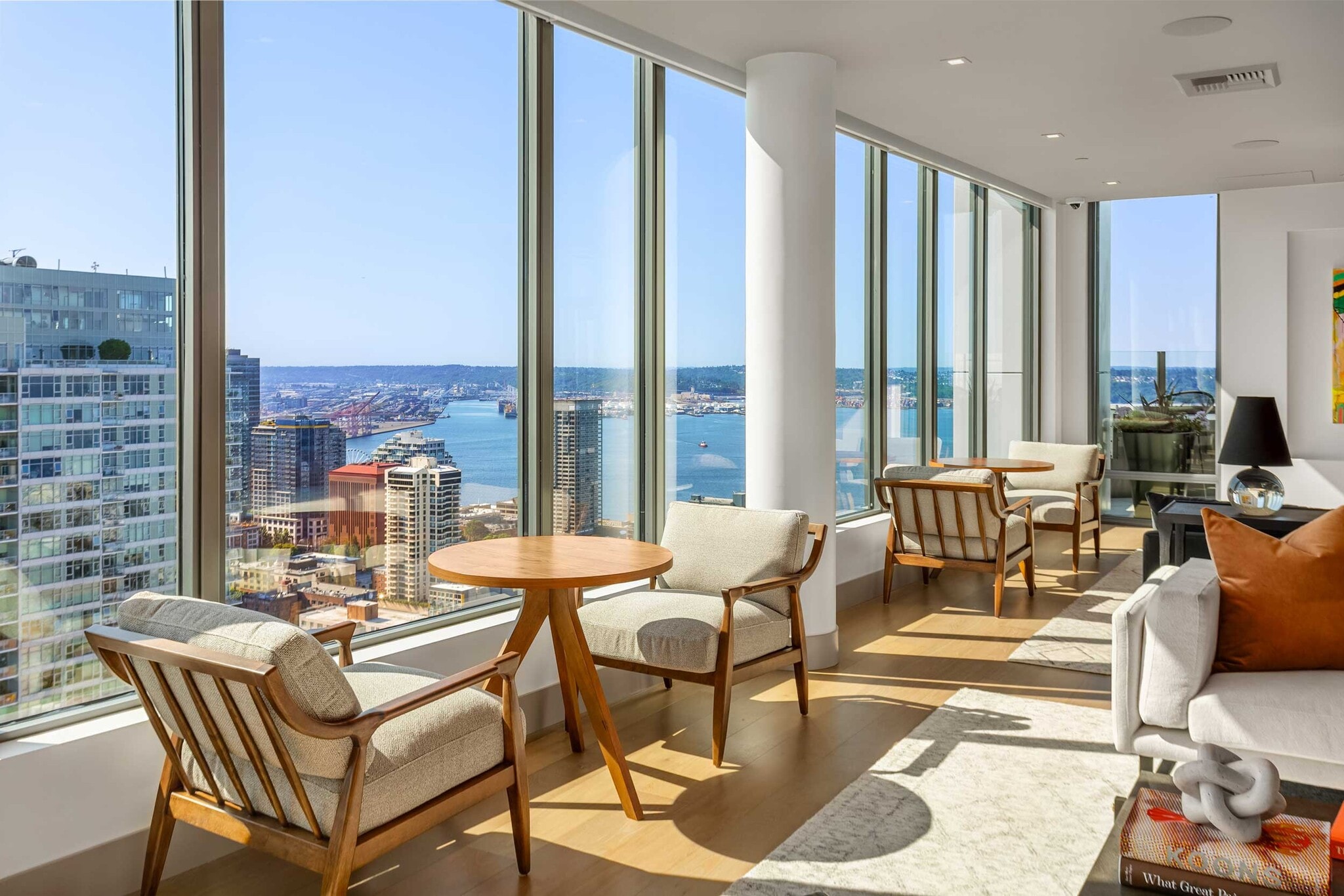 Building Photo - 2510 6th Ave