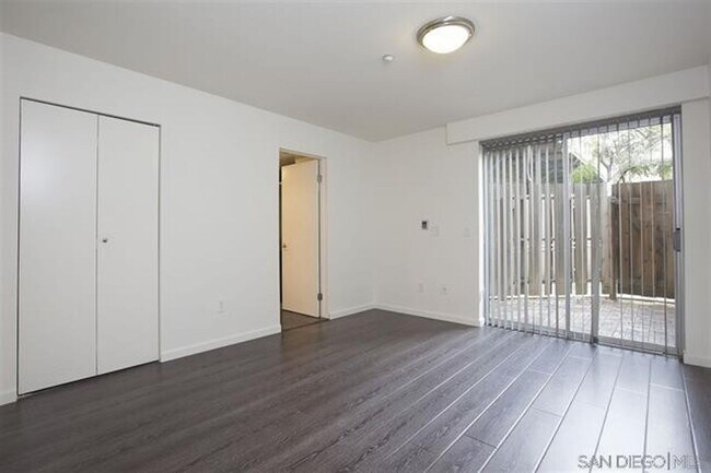 Building Photo - 5-Story UNIQUE Industrial Townhome - 3BD/4BA - w/ Open Floor Plan, Lots of Natural Light! - Secur...