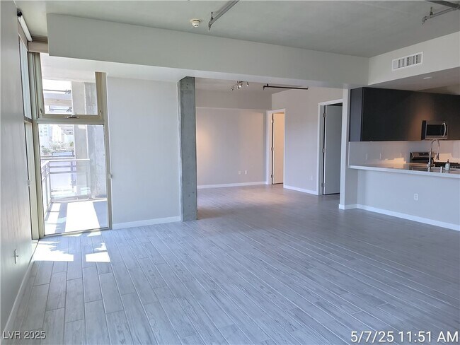 Building Photo - 353 E Bonneville Ave