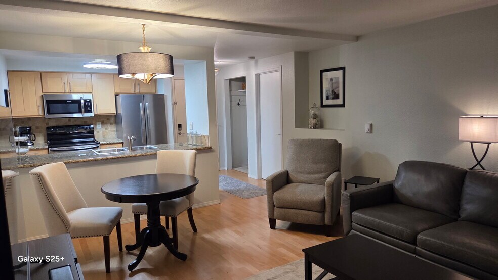 Building Photo - 6970 California Ave SW