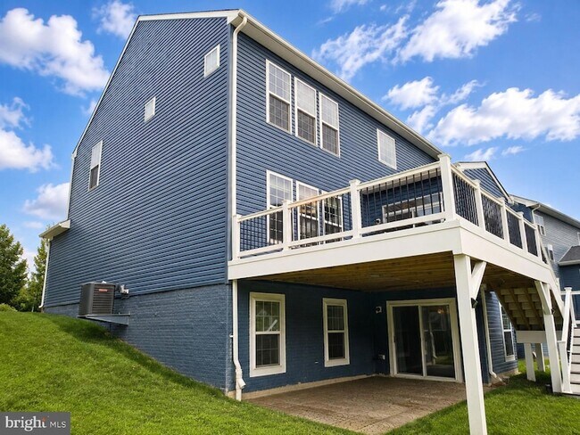 Building Photo - 3348 Burton Dr