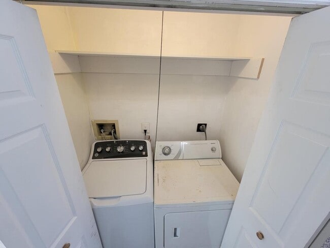 Building Photo - 1 Jodhpur Ct