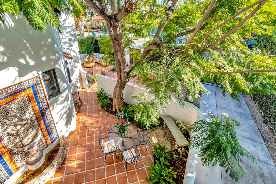 Front Patio - 343 N Croft Ave
