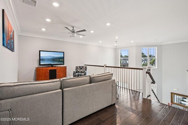 Building Photo - 42 Dogleg Ln