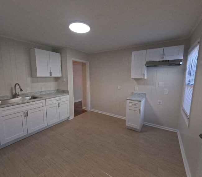 Building Photo - Cozy 2bed 1 bath