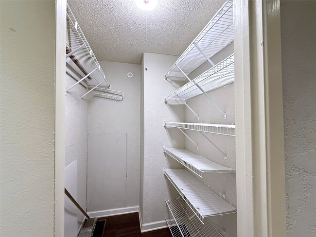 Building Photo - 606 Marshall St