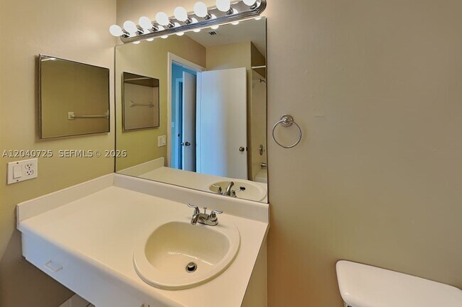 Building Photo - 4728 SW 13th Pl