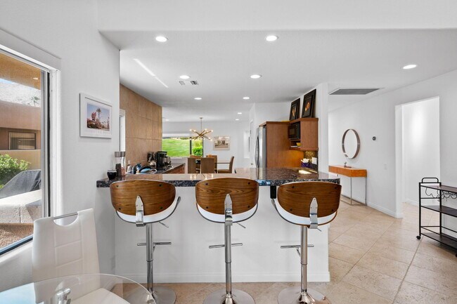 Building Photo - 73416 Mariposa Dr