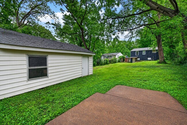 Building Photo - 9386 Golden Gate Rd