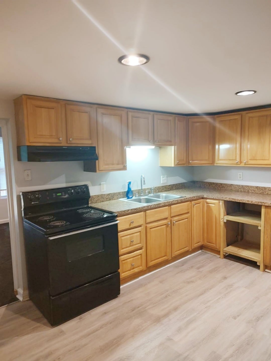 Eat-in Kitchen - 5445 N George Street Ext