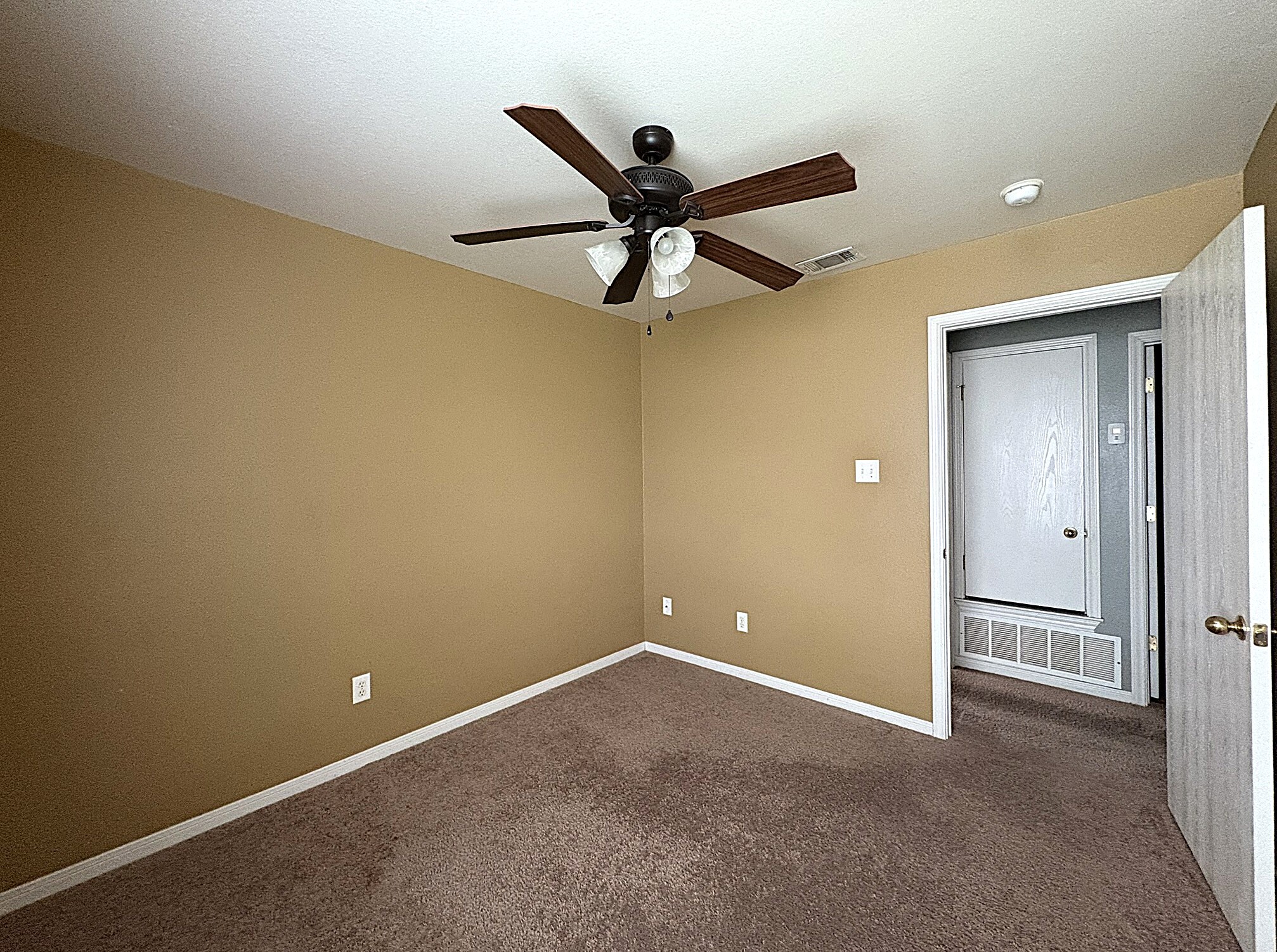 Building Photo - 507 Manhattan Dr