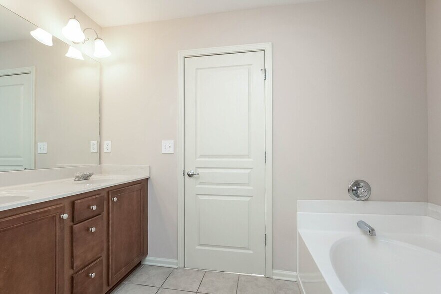 Building Photo - 537 Pringle Dr NE