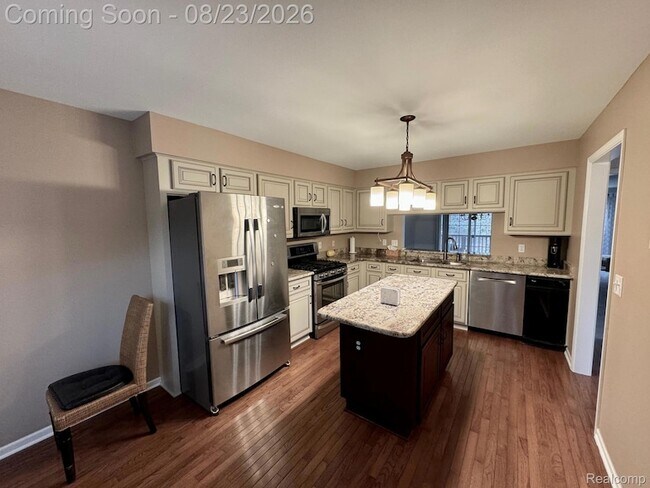 Building Photo - 39494 Village Run Dr
