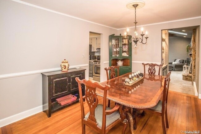 Building Photo - 2 Elm Pl