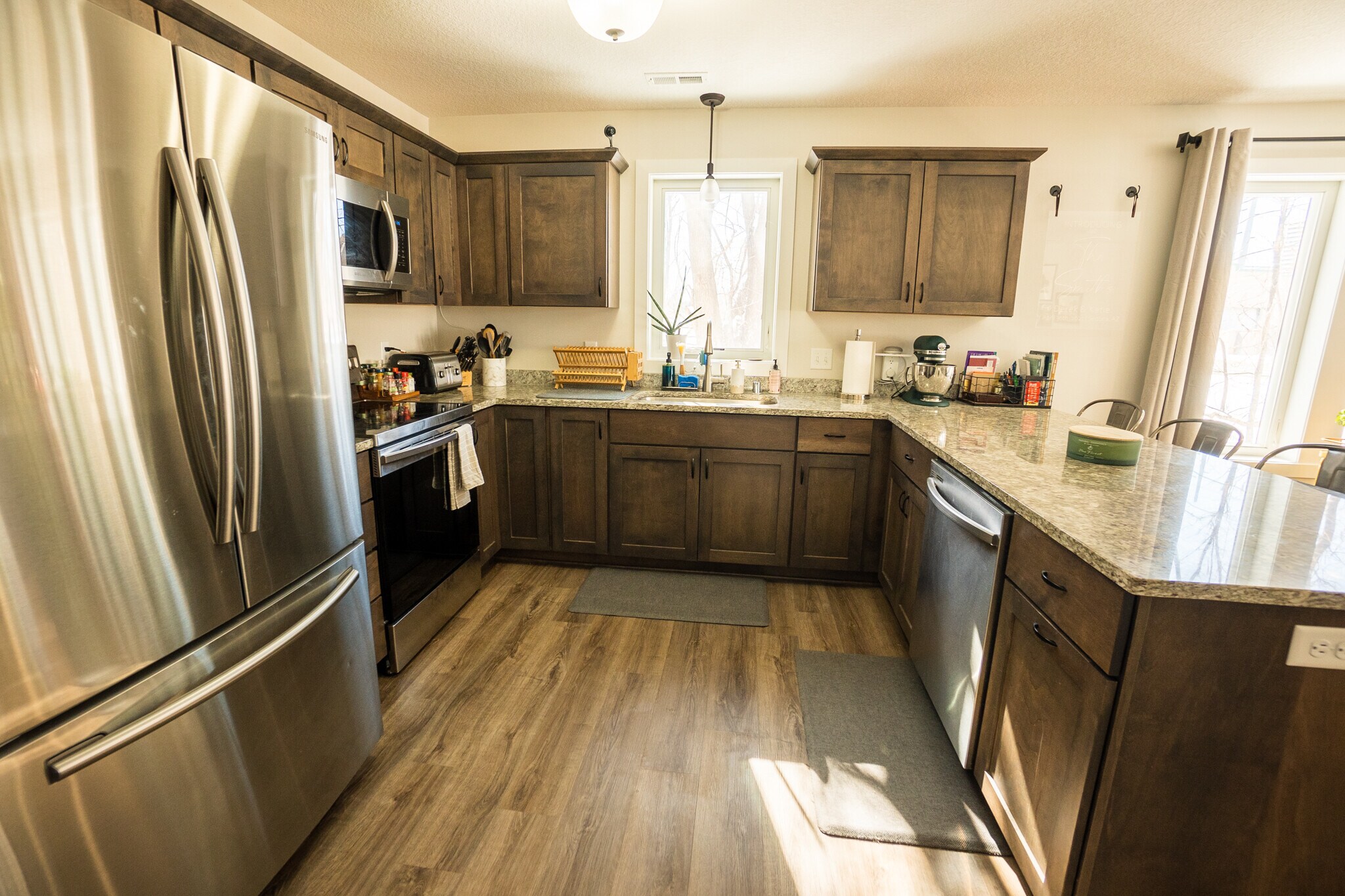 Kitchen w/ Stainless Steel Applicance - 2927 Marshall St NE