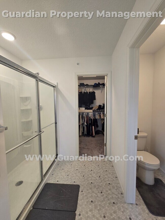 Building Photo - Lake Elmo Townhouse, Newer build, 2 Car Ga...