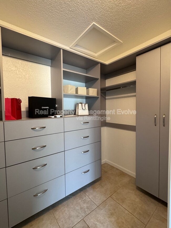 Building Photo - 4428 E Joan De Arc Ave