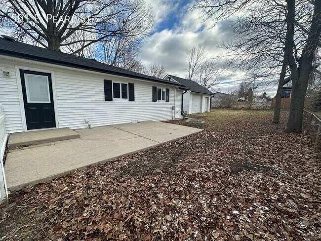 Building Photo - 501 E Pearl St